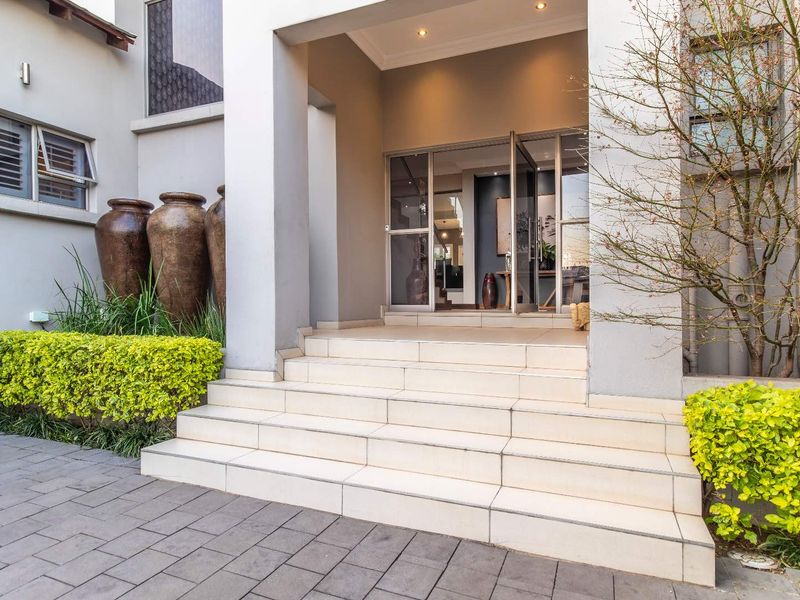 Where timeless design meets family living - Photo 2