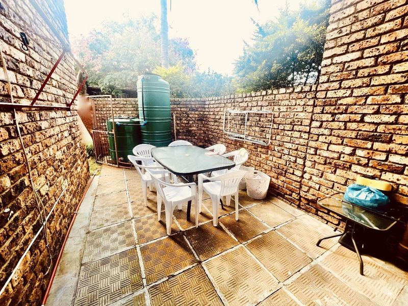 Beautiful newly renovated Townhouse for sale in the Centre of vryheid - Photo 2