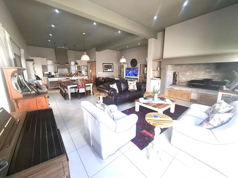 Lock-up and Go Family Home for the Connoisseur - Photo 6