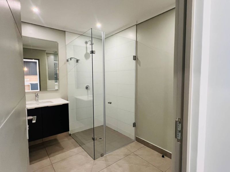 Ascend to Midstream - 3 Bedroom Luxury Apartment Available Immediately - Photo 10