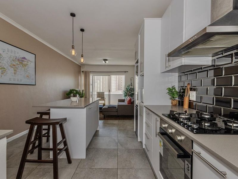 Luxury 2-Bedroom 1st Floor Apartment with Passage Sea Views - Photo 9