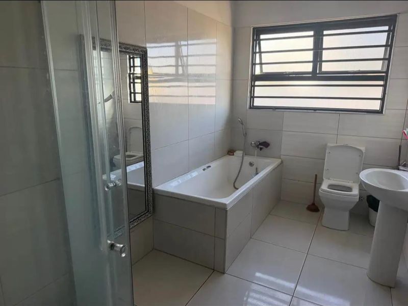 🏡 DOUBLE-STOREY HOUSE FOR SALE | NEW ROCKY CREST, WINDHOEK - Photo 10