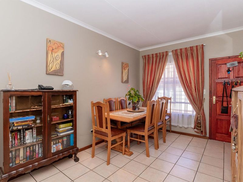 Spacious 3-Bedroom Townhouse with Entertainment Area in Norkem Park - Photo 5