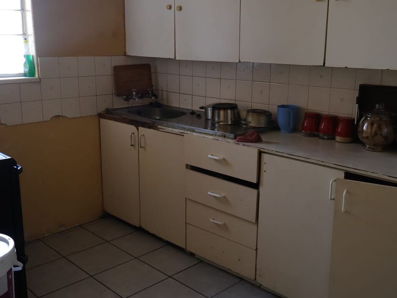 Spacious 2-Bedroom Apartment in Kempton Park CBD - Photo 3