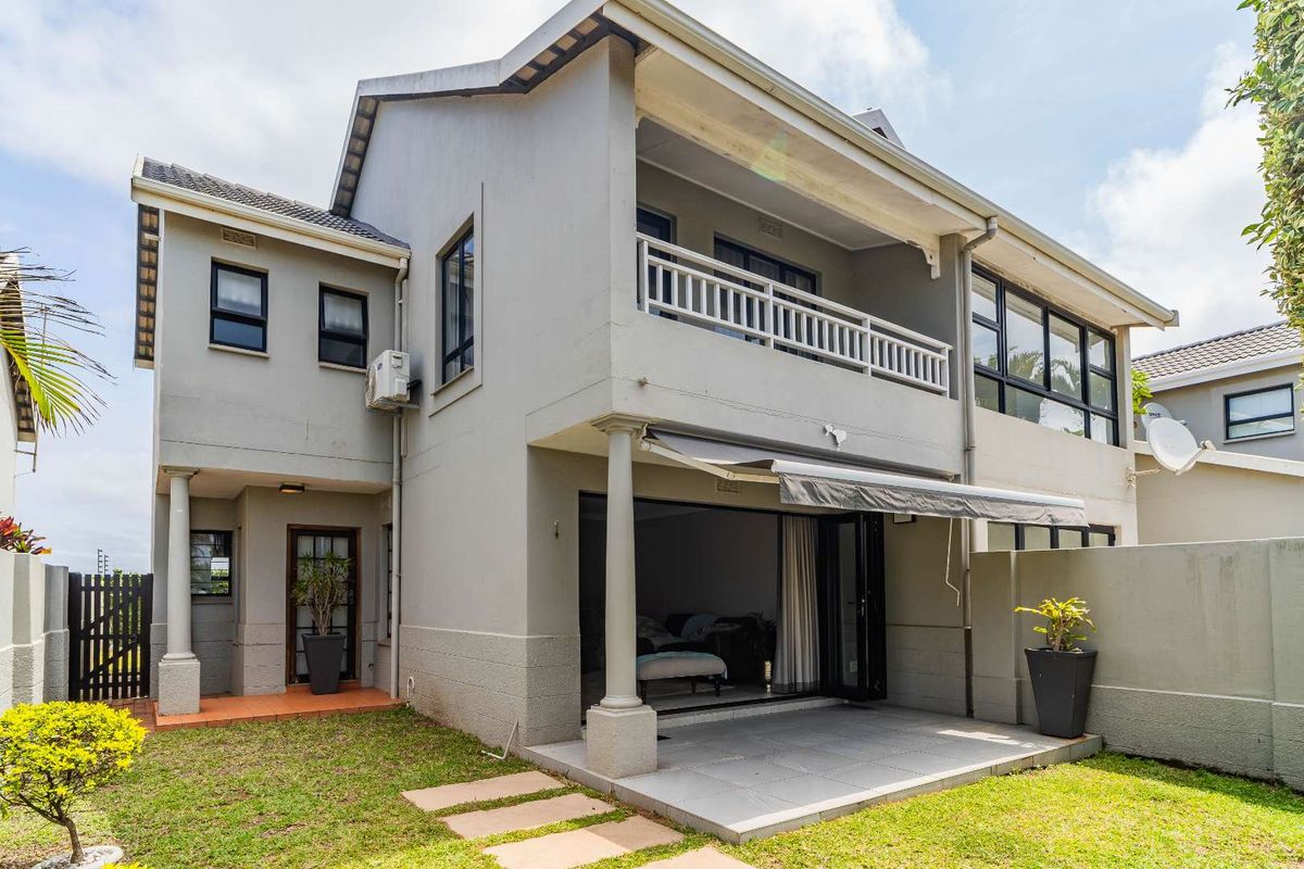 Modern 2 bedroom duplex for sale in Umhlanga Manors - Pet Friendly - Photo 2