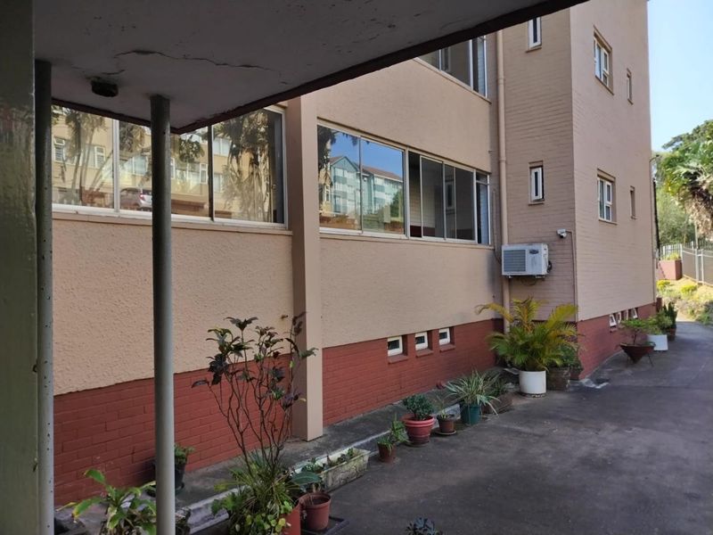 Low Levies and well priced beautiful apartment in a Well-Maintained Block - Ocean View Bluff - Photo 3