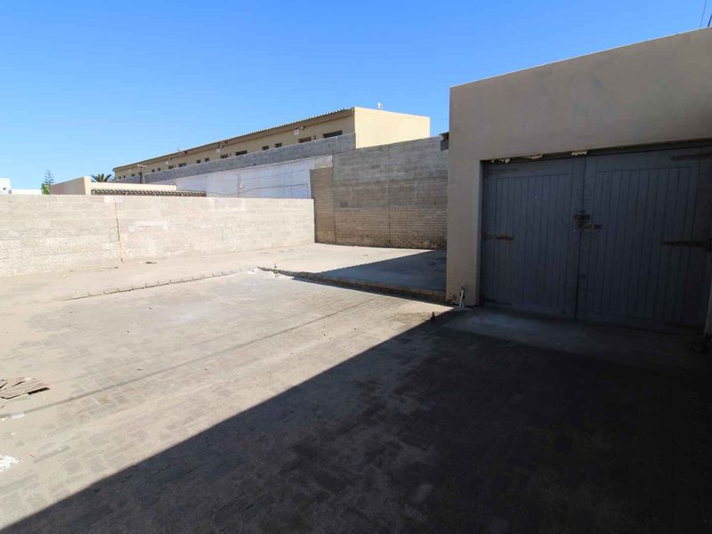 Well located on busy street close to Industrial Area! - Photo 8
