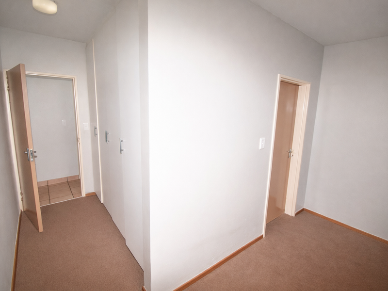 Ground Floor Unit in Secure Complex - Photo 6