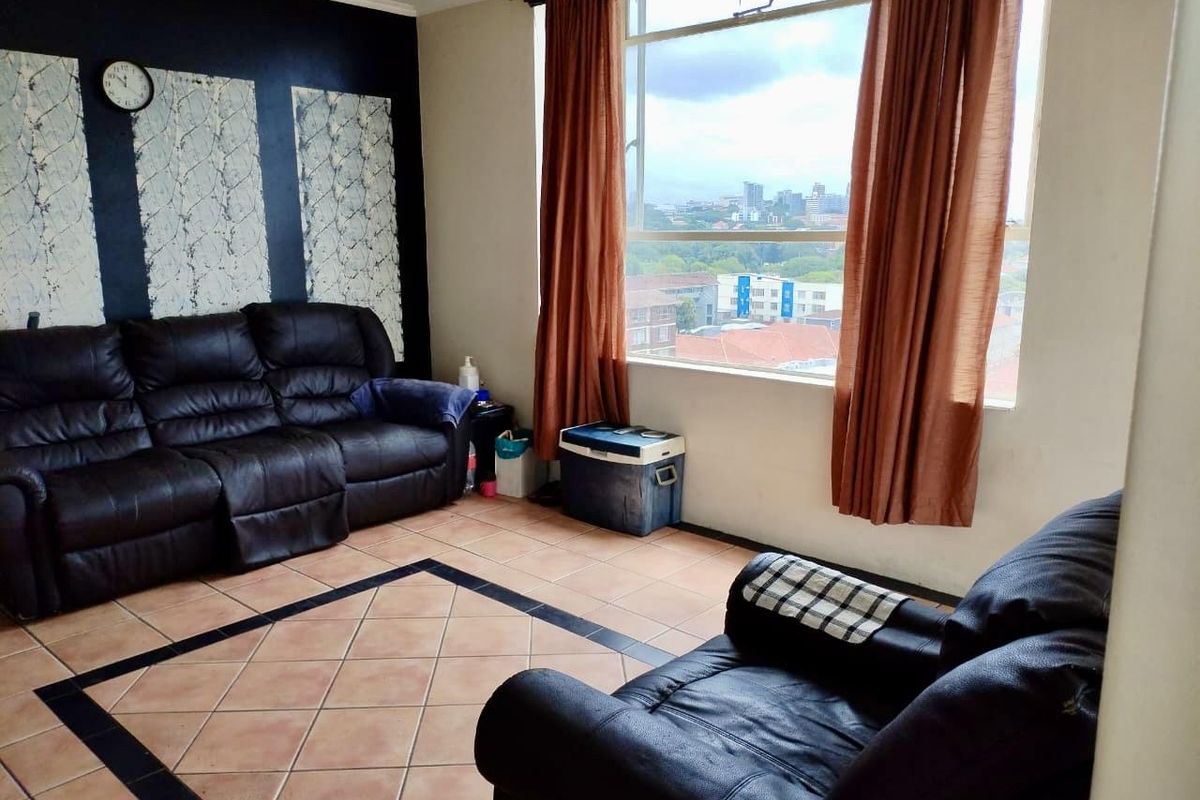 Penthouse with Massive Balcony & Spectacular 270° Views – Glenwood Gem! - Photo 4