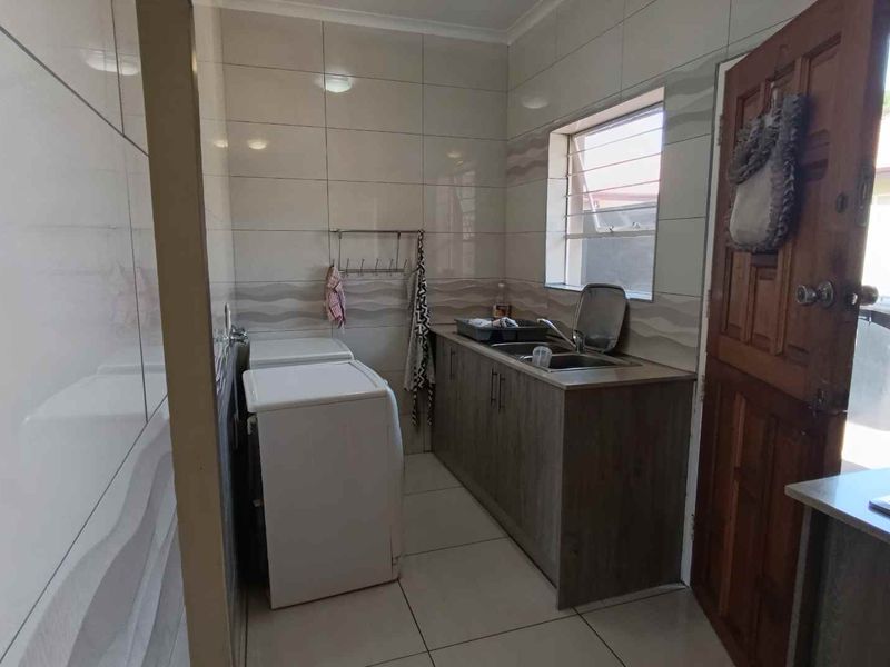 Charming Townhouse for Sale in Norkem Park - Photo 7