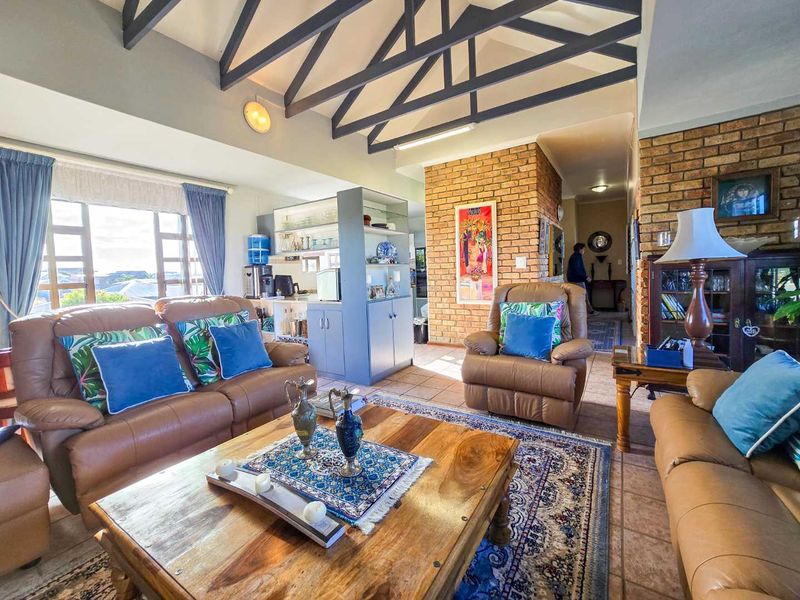Spacious family home for sale is Stilbaai-Wes. - Photo 8