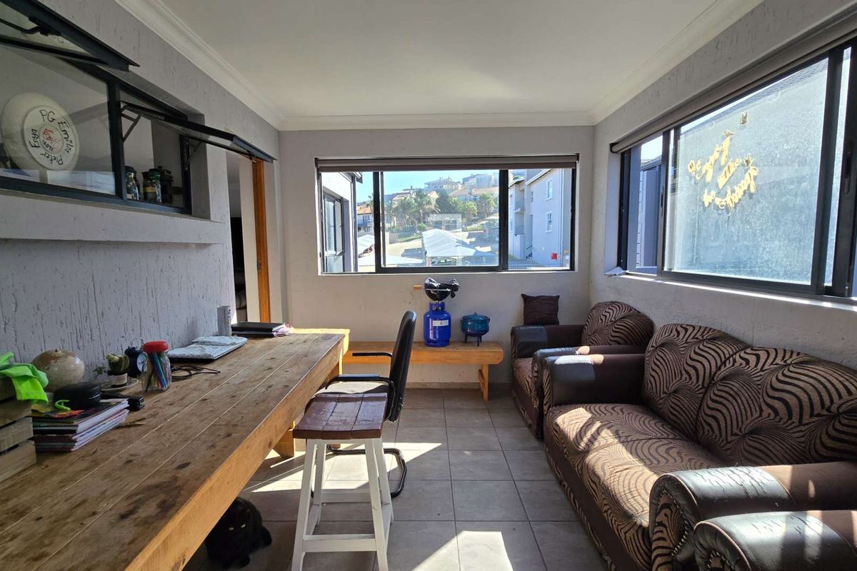 Spacious 3-Bedroom Apartment in Pet-Friendly Zonnezicht Complex - Photo 2