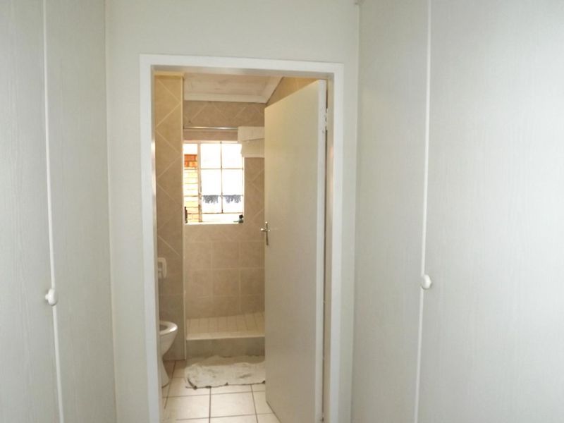 Perfect Family Living: Spacious 3-Bed Townhouse Awaits - Photo 10