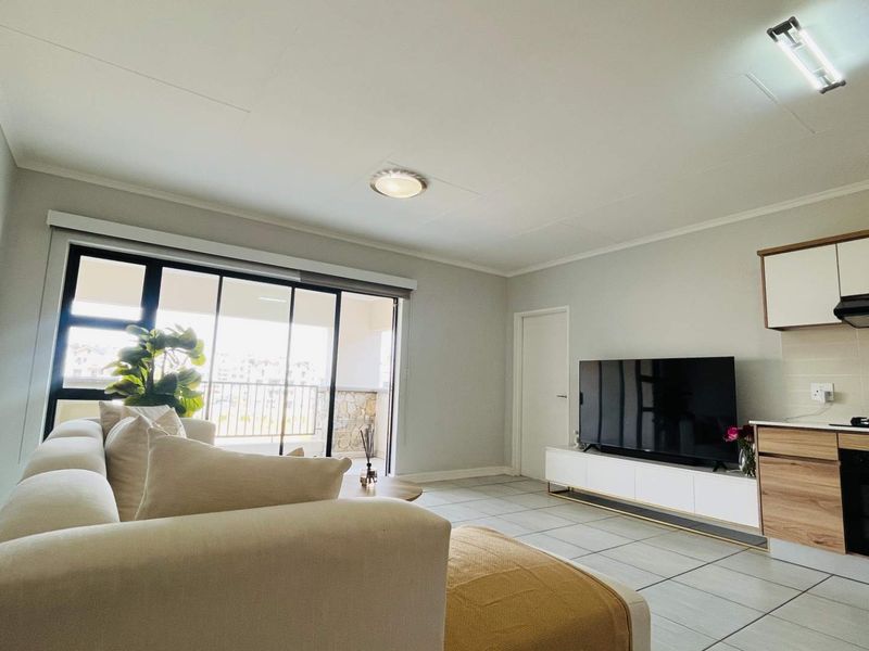 Immaculate 1 Bedroom modern apartment for sale in Waterfall - Photo 5