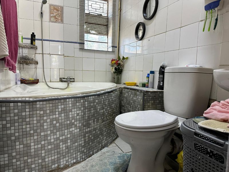 Buxton Avenue, Kensington - Photo 5
