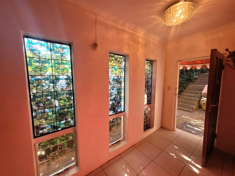 Large Family Home - Photo 3