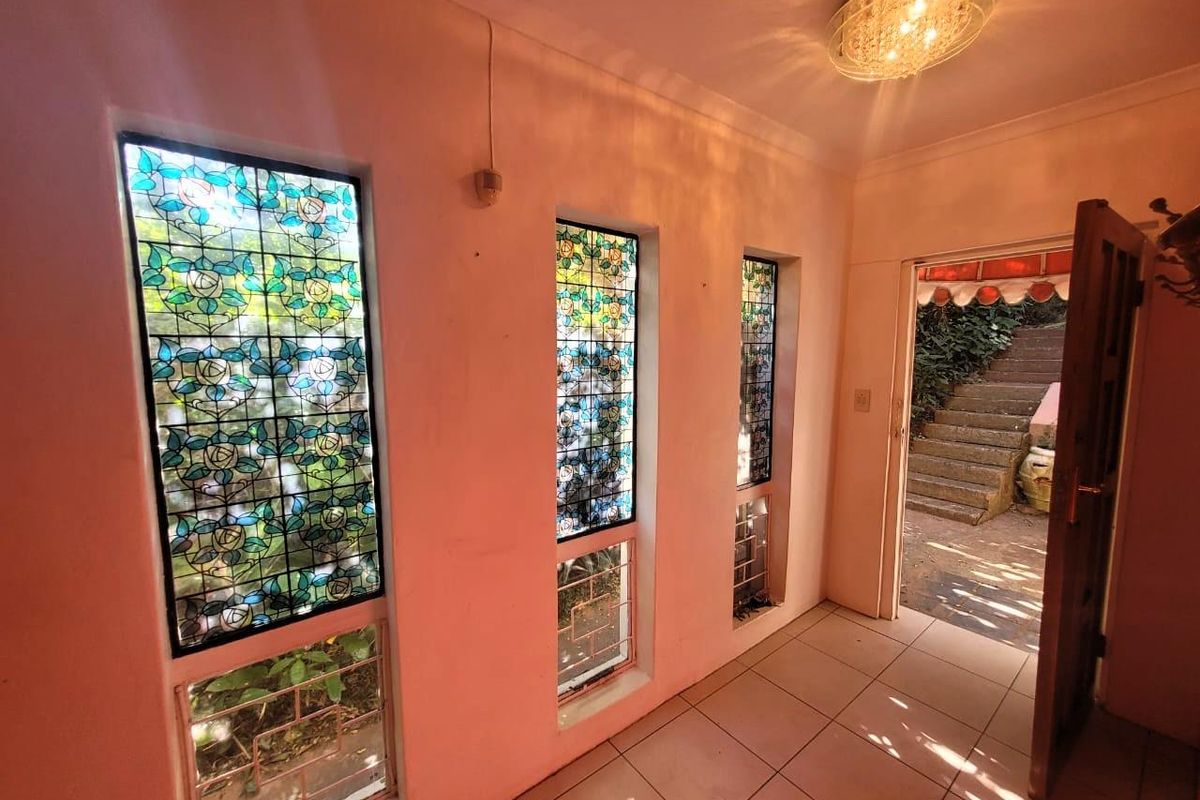Large Family Home - Photo 3