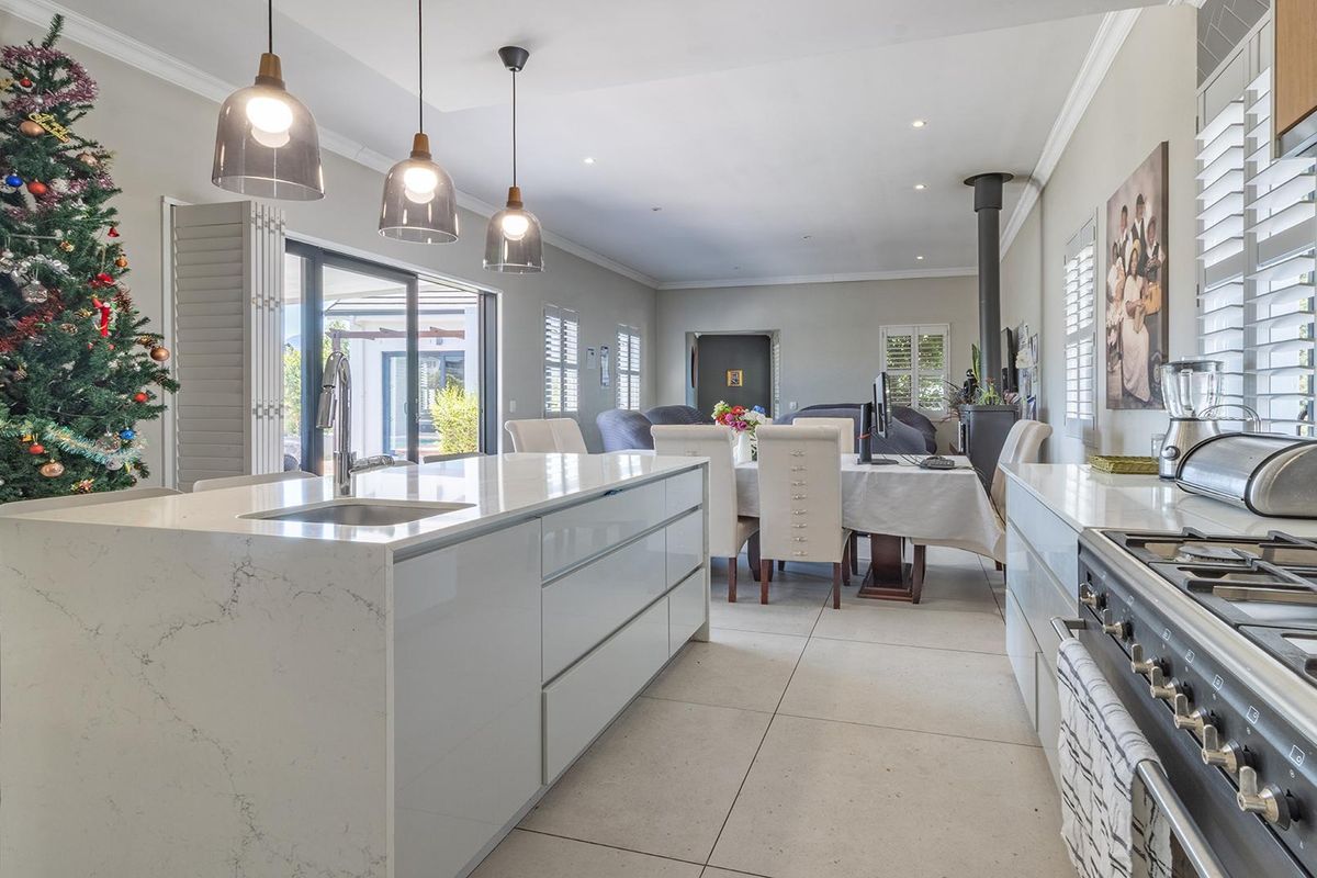 BEAUTIFUL Family home situated in Sitari Country Estate For Sale - Photo 3