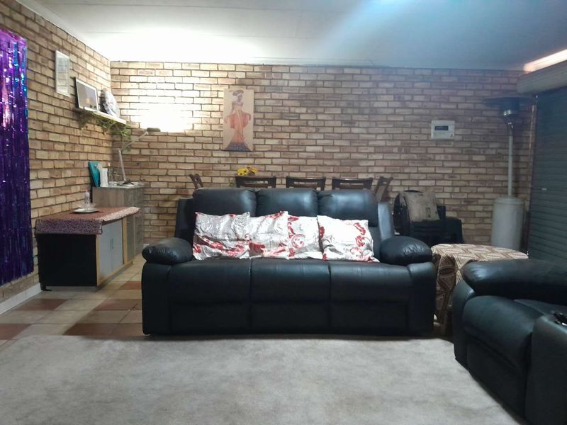 Full title 3 Bedroom Townhouse  in secure access controlled complex in nature estate - Photo 10