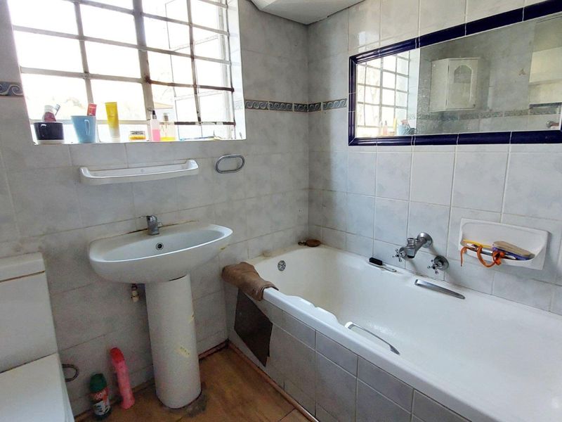 2 bedroom, 1 bathroom Ground Floor apartment with Direct Access to the Spruit - Photo 10