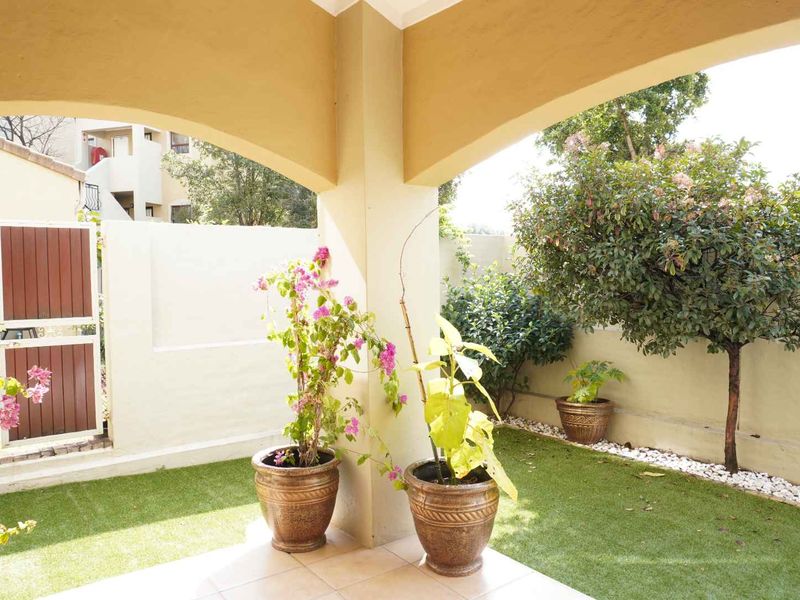 2 BED 1 BATH GARDEN APARTMENT MORNINGSIDE FOR SALE - Photo 2