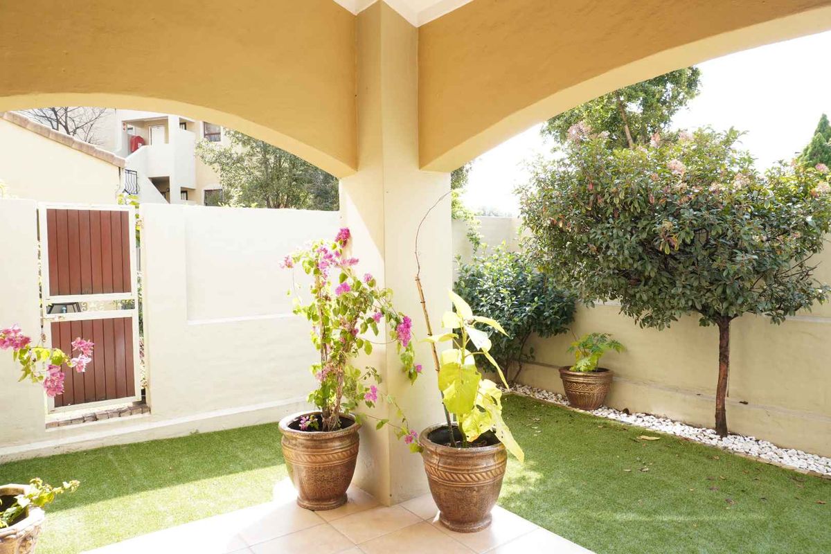 2 BED 1 BATH GARDEN APARTMENT MORNINGSIDE FOR SALE - Photo 2