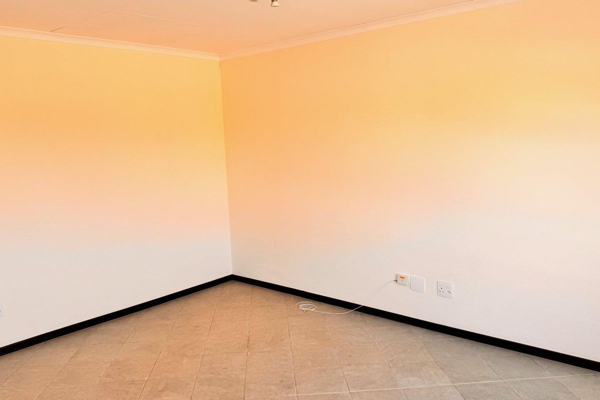 Stylish 2-Bedroom Apartment in a Secure Complex - Photo 4