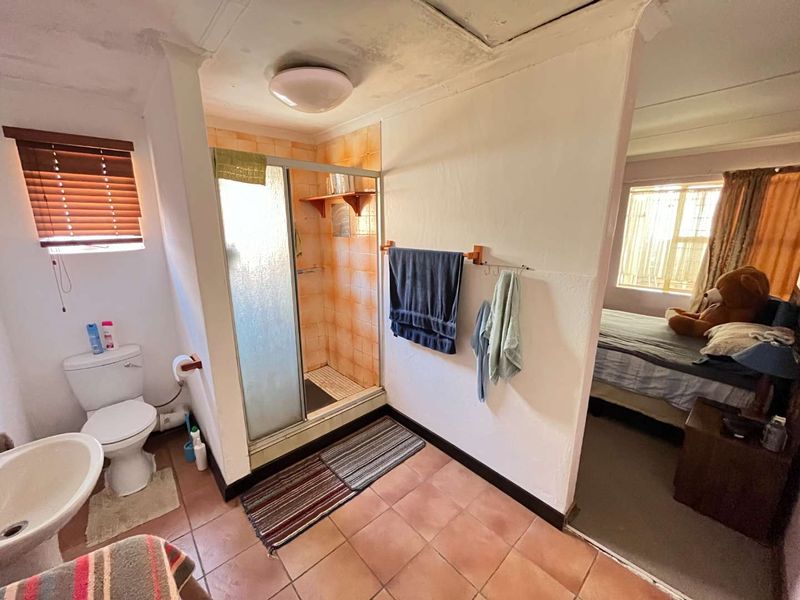 CHARMING THREE-BEDROOM TOWNHOUSE - Photo 7