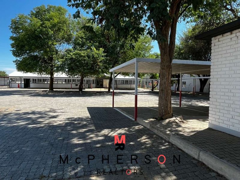 Huge Commercial Property For Sale - Photo 2