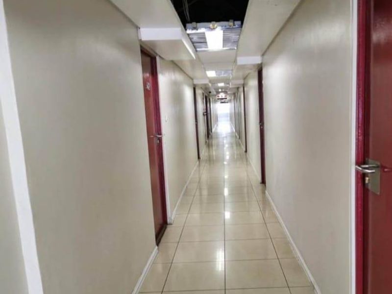 Bachelor apartment in Braamfontein, Johannesburg. - Photo 4