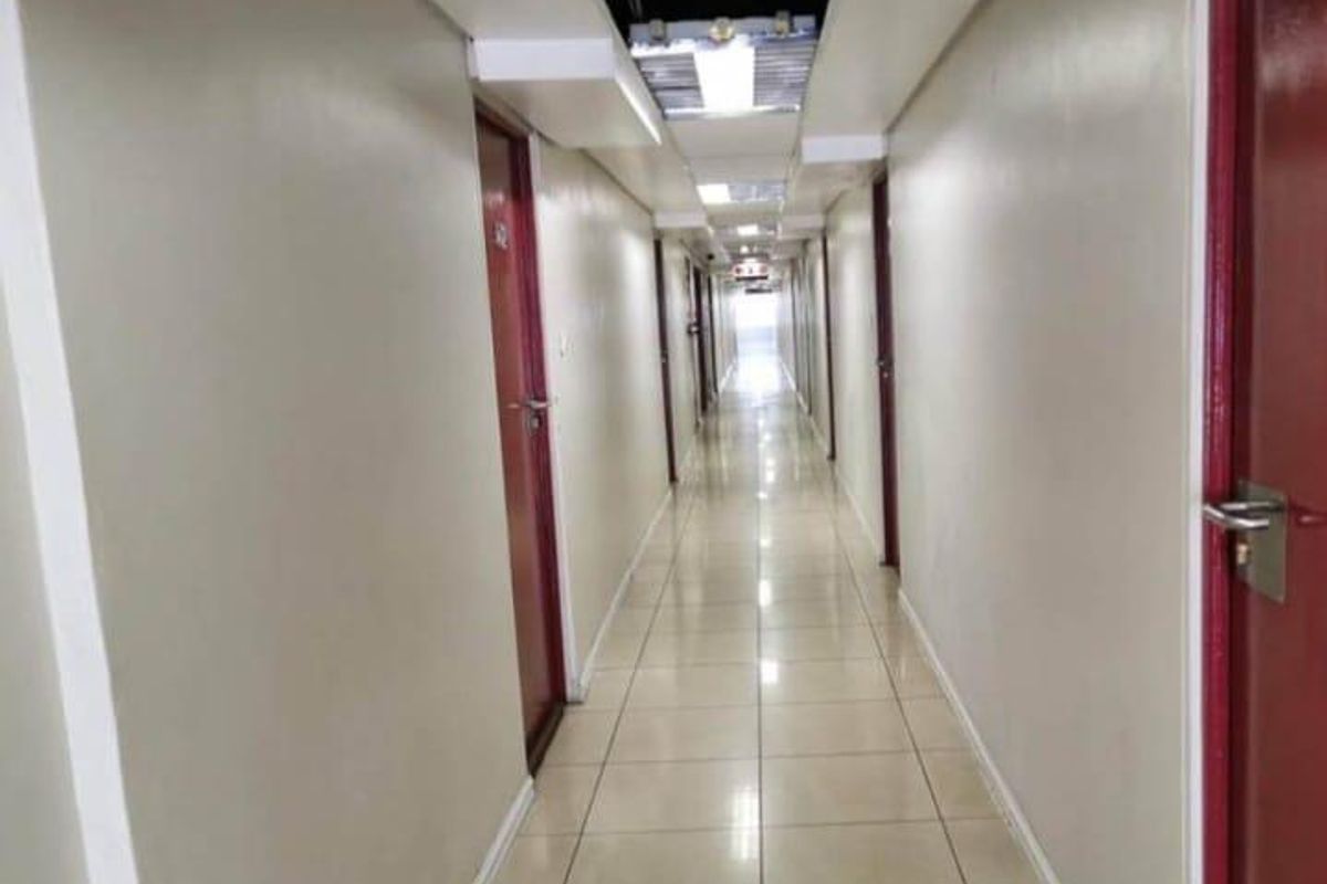 Bachelor apartment in Braamfontein, Johannesburg. - Photo 4