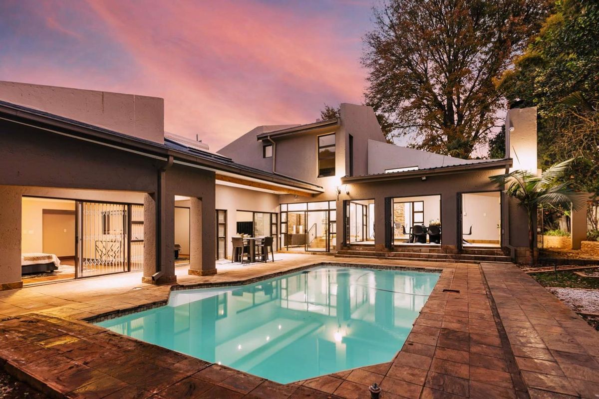 Gorgeous 4 Bedroom Home in Morning Hill Bedfordview - Photo 2