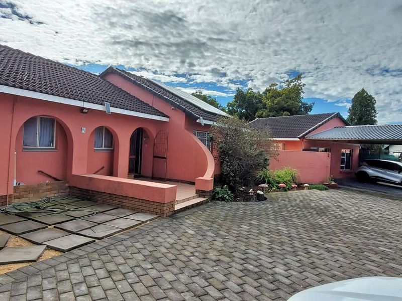 Spacious 3-Bedroom Family Home with Flatlet on Spacious Stand - Photo 2