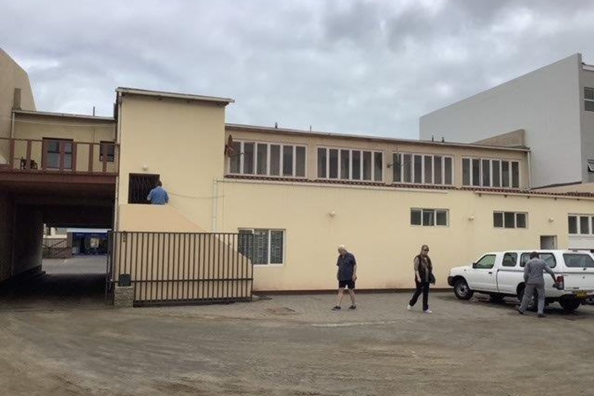 FOR SALE- 2X OFFICE SPACES AND 3X, 2 BEDROOM FLATS, WALVISBAY, NAMIBIA - Photo 5