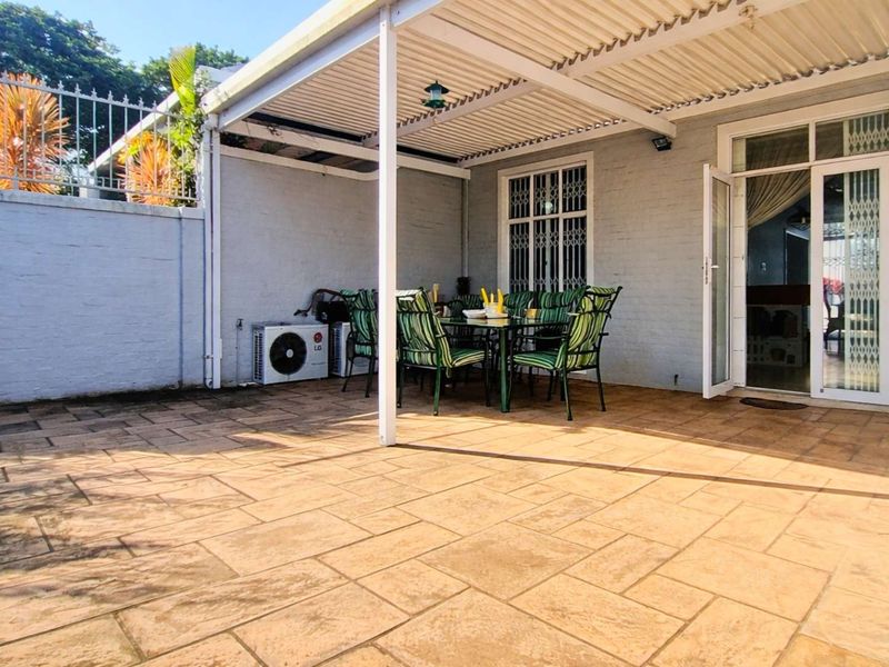 3 Bedroom Townhouse to Rent in La Lucia - Photo 9