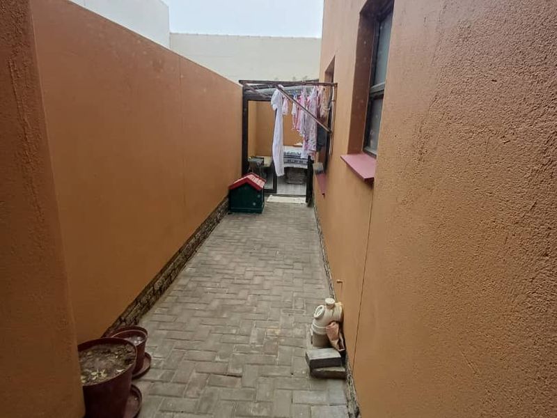 Starter Home - Photo 10