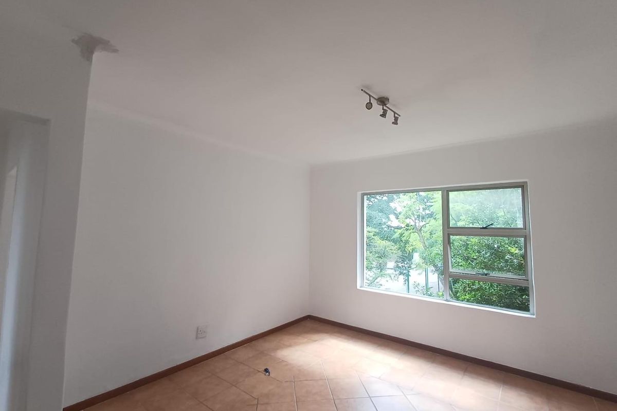 Ground Floor Gem with Private Garden – Perfect for Investors or First-Time Buyers! - Photo 3