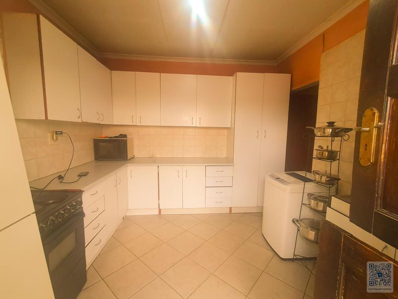 2 Bedroom House In Ivory Park Ext 2 - Photo 2