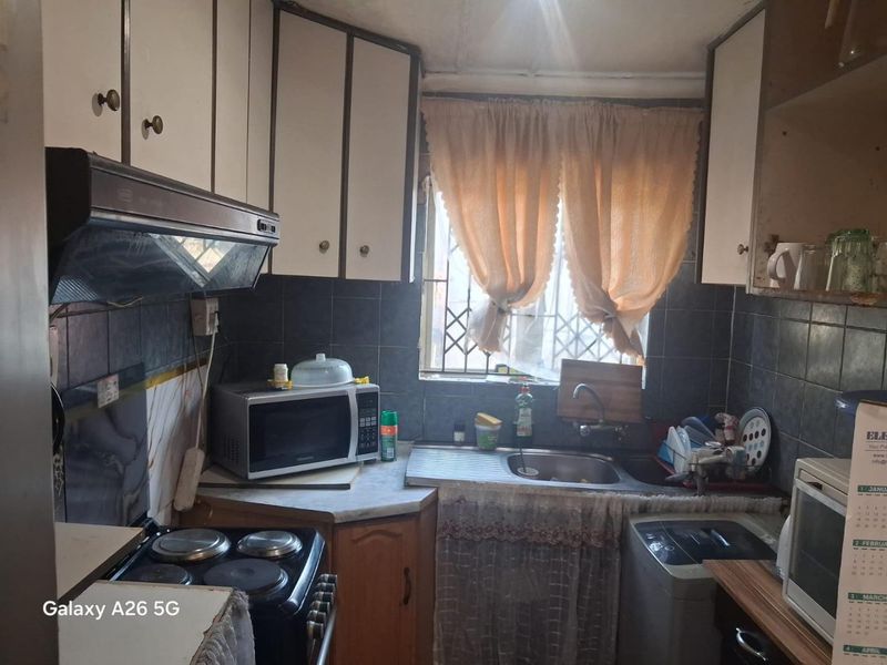 Investment Home with 3 Bachelor Pads Income Potential in Merewent - Photo 3