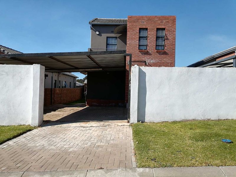 Secure family living in Southills Germiston - Photo 1