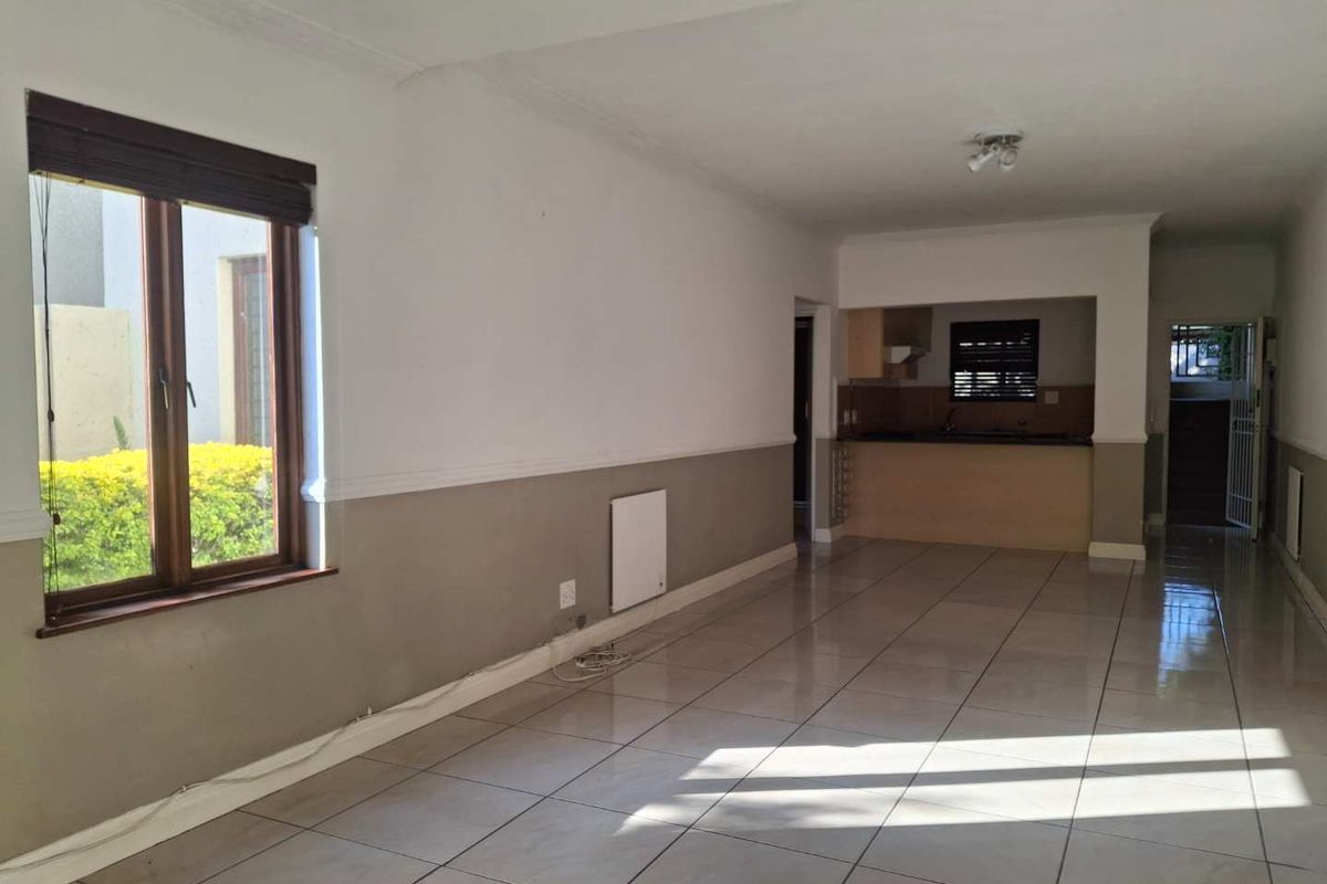A LOVELY ONE BEDROOM GARDEN APARTMENT - Photo 4