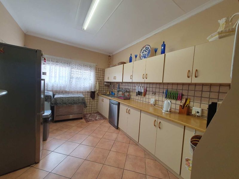 PRICE REDUCED TO N$ 2,050,000-00 FOR A QUICK SALE... - Photo 10
