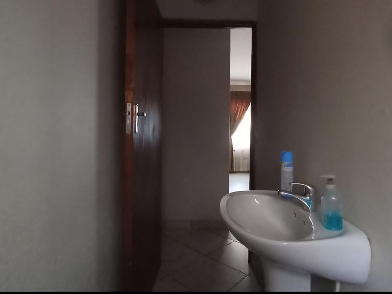 3 Bedroom House for Sale in Ninapark - Photo 10