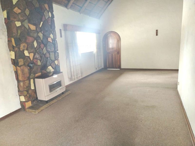 A Rare Find in South Crest! - Photo 10