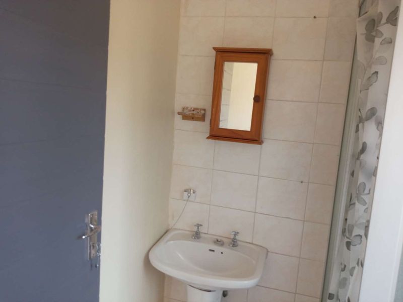 Bachelor Garden Cottage - Photo 4