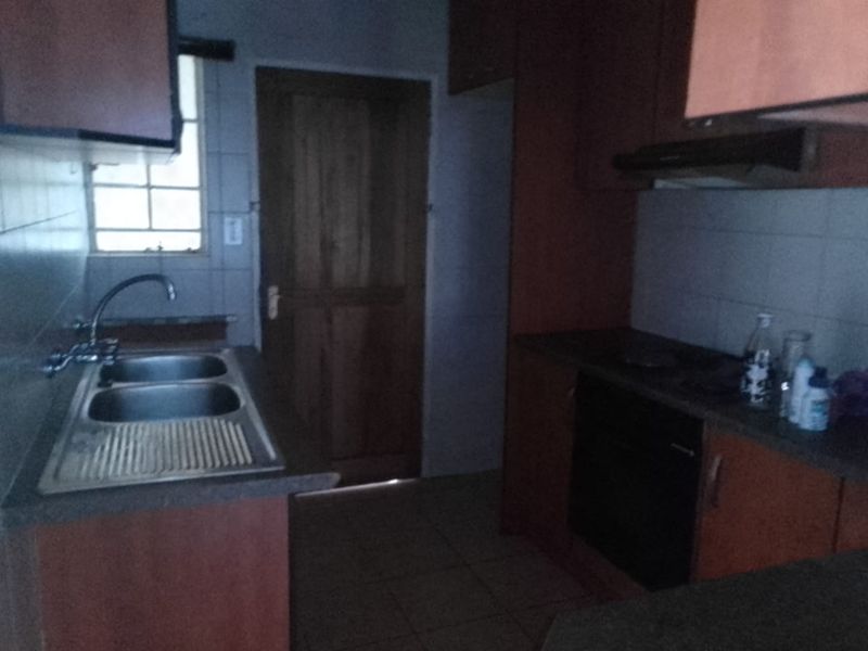 Apartment Flat for Sale in Graceland Germiston South - Photo 6