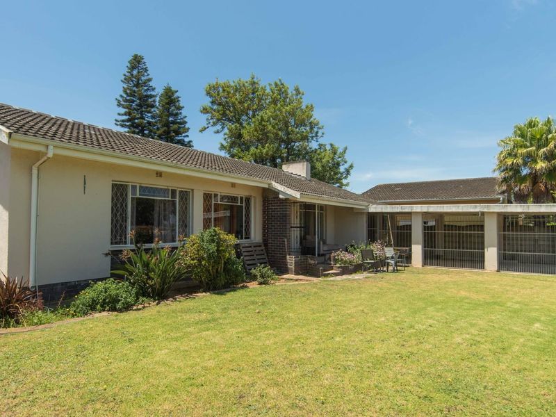 Family Home with Spacious Garden & Great Outdoor Living opposite Rowallan Park Primary School! - Photo 5