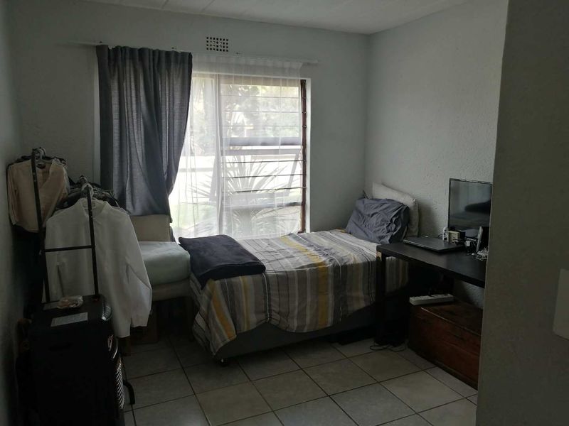 3 bedroom 2 bathroom garden unit - Photo 10