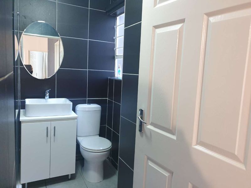 3 Bedroom unit with Private Garden - Photo 3