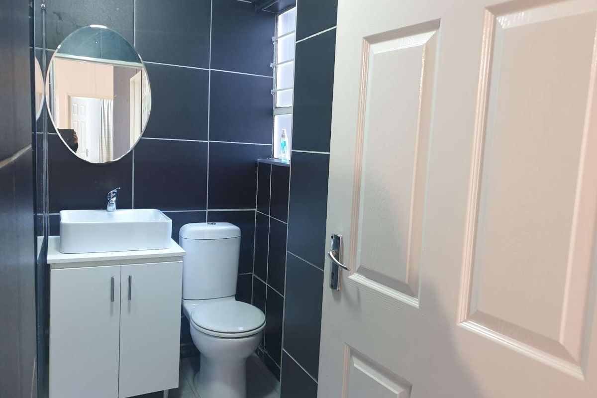 3 Bedroom unit with Private Garden - Photo 3